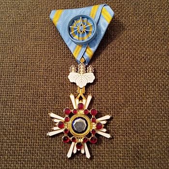 Amazon.co.jp: 制度改正後 新型 瑞宝小綬章（級勲四等瑞宝章） 勲章