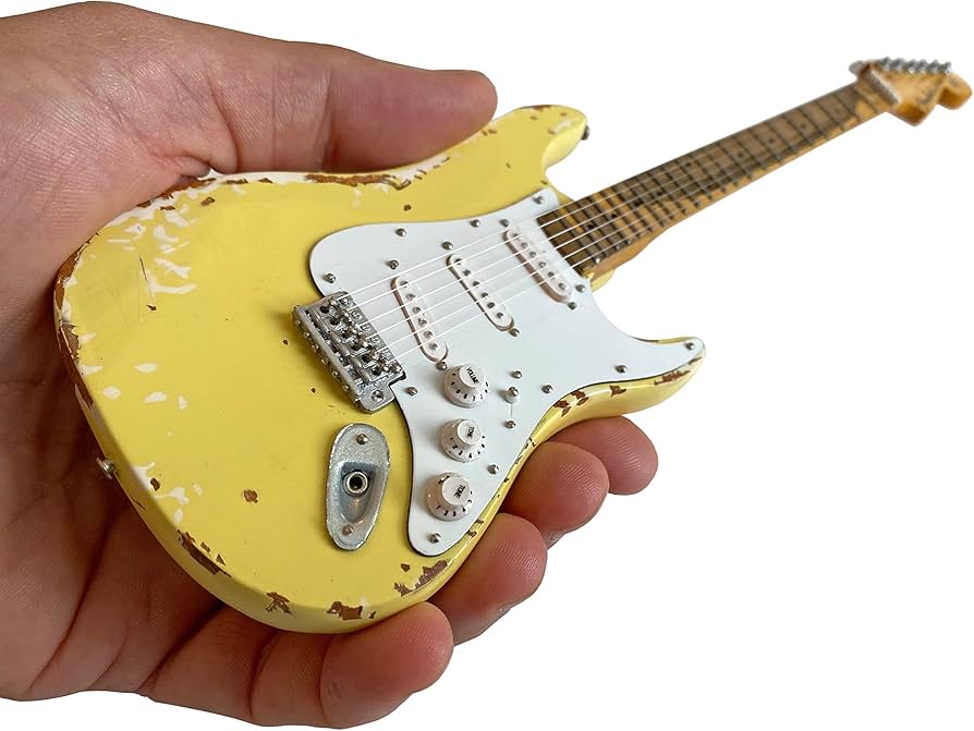 Amazon.com - Axe Heaven Yngwie Malmsteen Mini Fender™ Strat