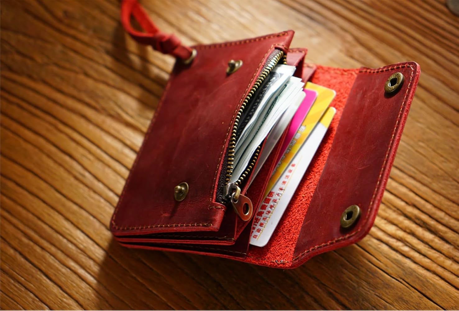 Amazon | 牛革 ミドルトラッカーウォレット (レッド) | 財布