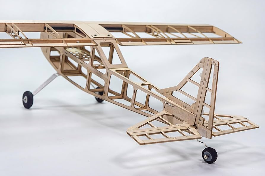 Amazon | VilogaRC バルサ木製飛行機キット T05 Vogee-08 トレーニング