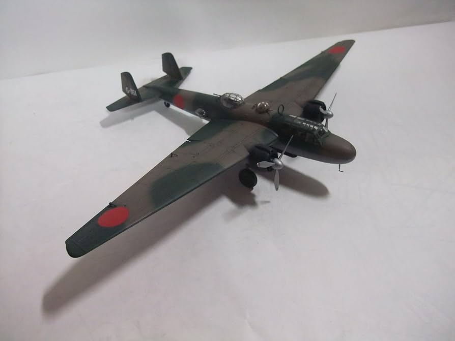 Amazon | 完成品 日本海軍九六式陸上攻撃機改【雷撃型】72分の1