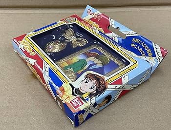 Amazon.co.jp: メダイユブローチ ママレード ボーイ 1994 : ファッション