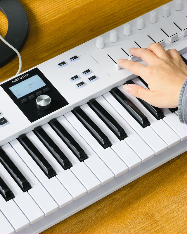 Amazon.co.jp: ARTURIA MIDI Keyboard Controller KeyLab Essential 49