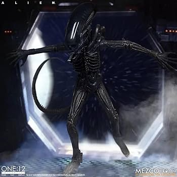 Amazon.com: Mezco Alien One:12 Collective Deluxe Action Figure