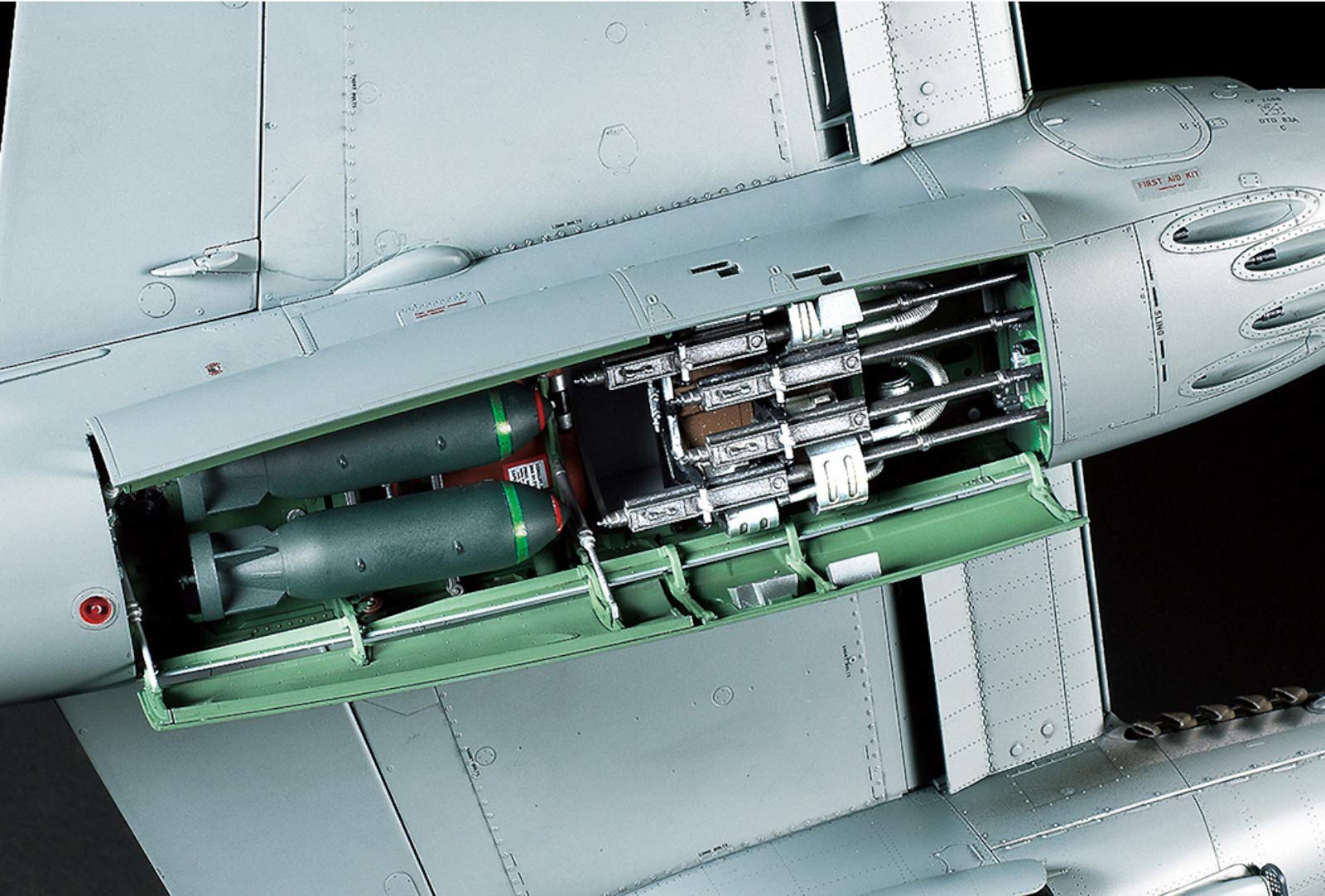 Amazon.com: Tamiya 60326 1/32 De Havilland Mosquito FB Mk.VI