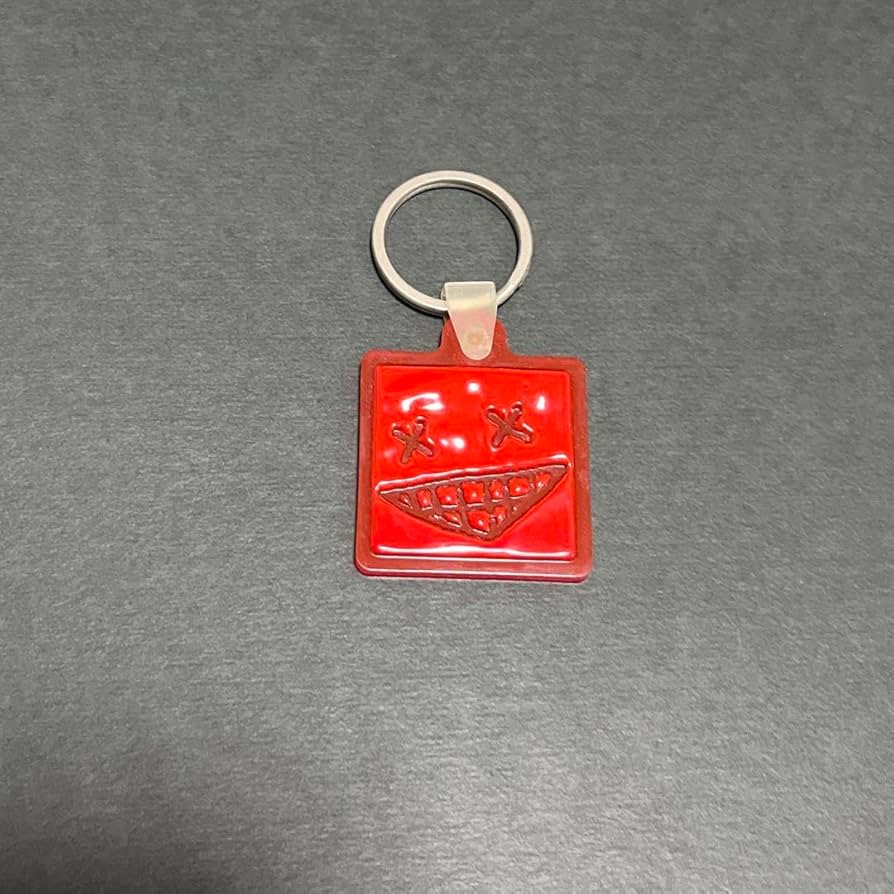 Amazon.co.jp: 米津玄師 ニンマリくん キーホルダー 赤 ホビー グッズ