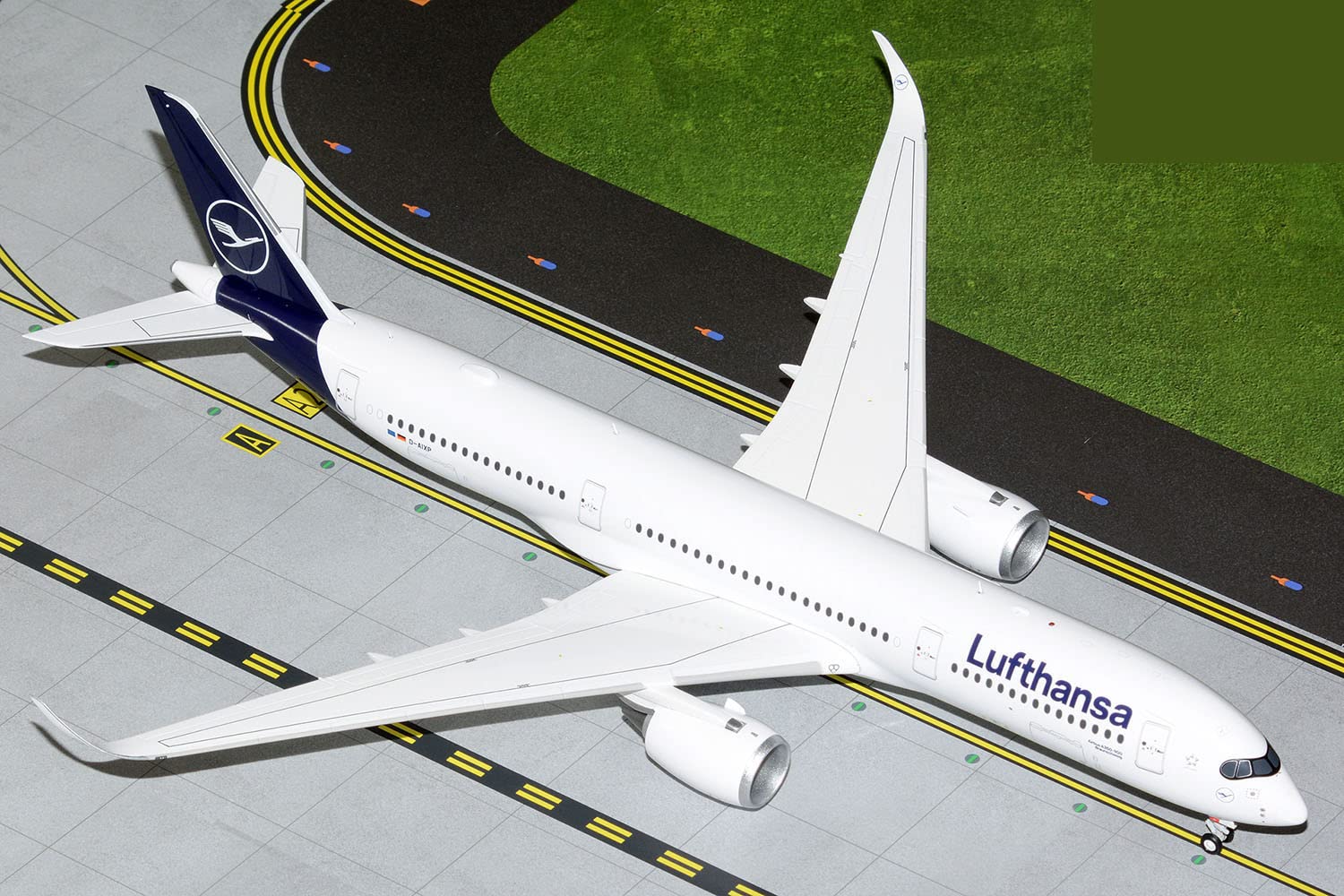 Amazon.com: GeminiJets G2DLH1057 Lufthansa Airbus A350-900 D-AIXP