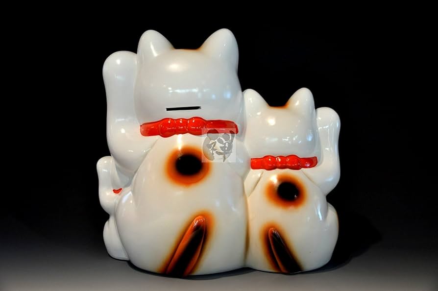 Amazon.co.jp: 常滑焼 招き猫 三匹猫 10号 [2805] 360/205/330