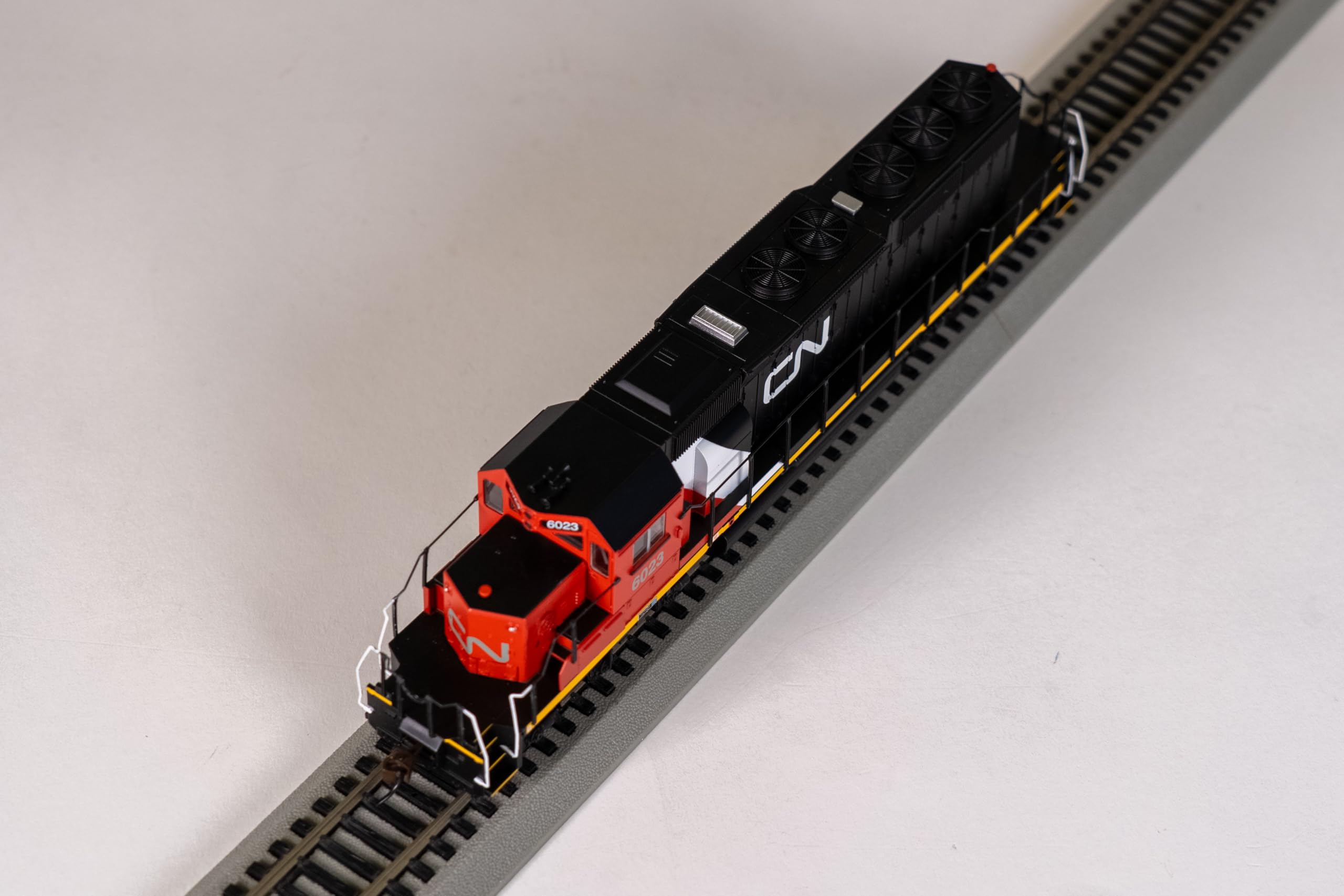 Amazon.com: Bachmann Industries EMD SD40 2 DCC Canadian National