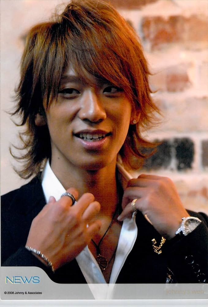 Amazon.co.jp: NEWS・・【公式写真】・小山慶一郎・ 生写真【スリーブ