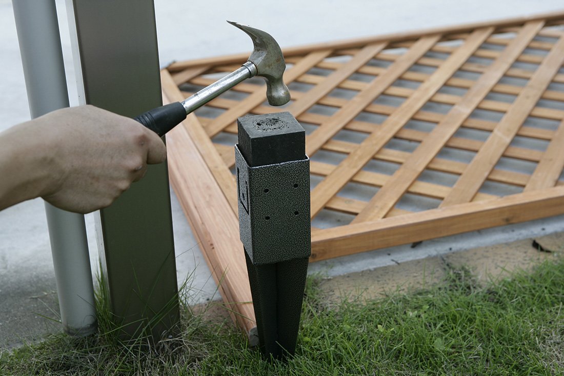 Amazon.co.jp: タカショー(Takasho) ラティス用柱固定金具地中杭 幅6.6