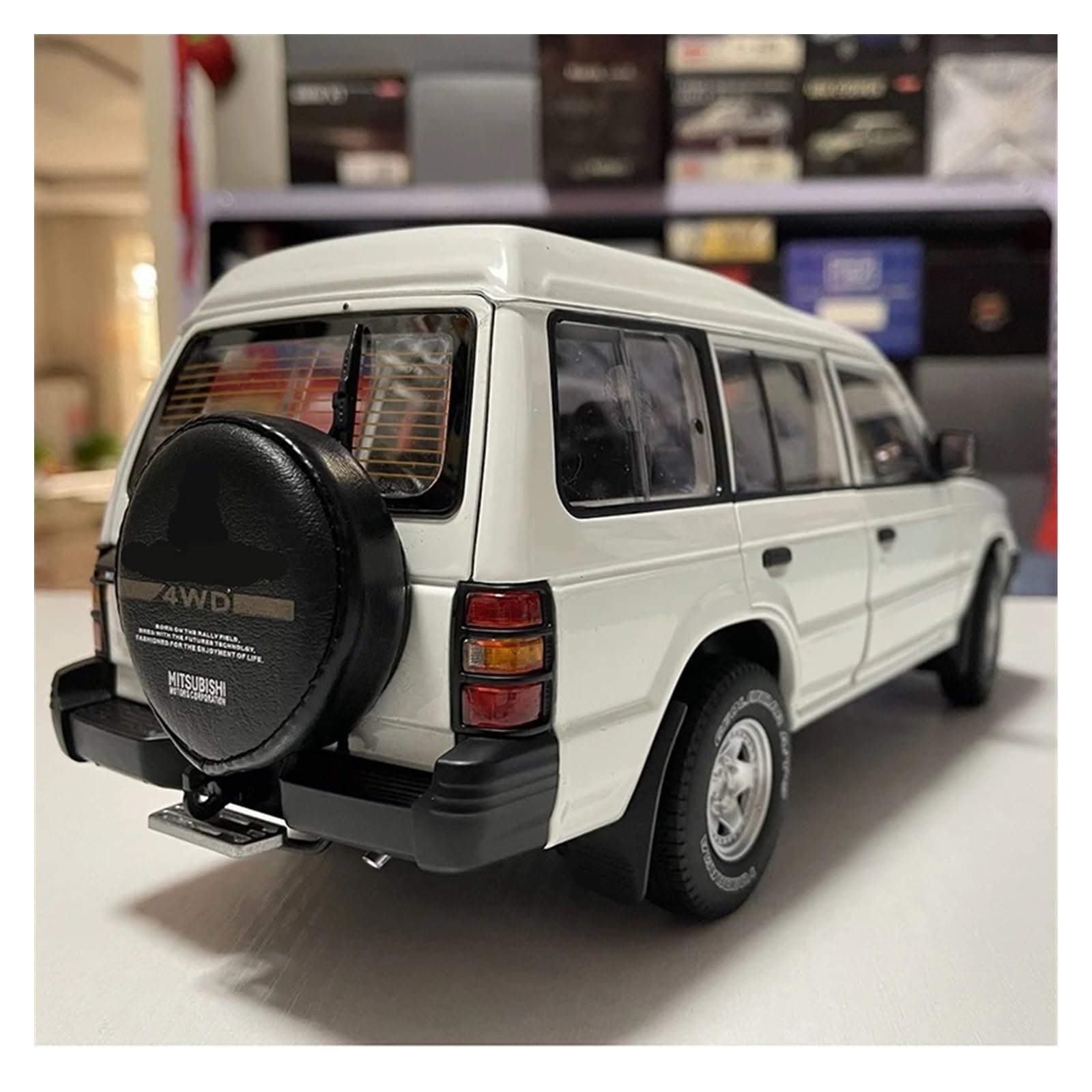 Amazon | ミニカーモデル 1:18スケール 三菱パジェロ オフロード V31