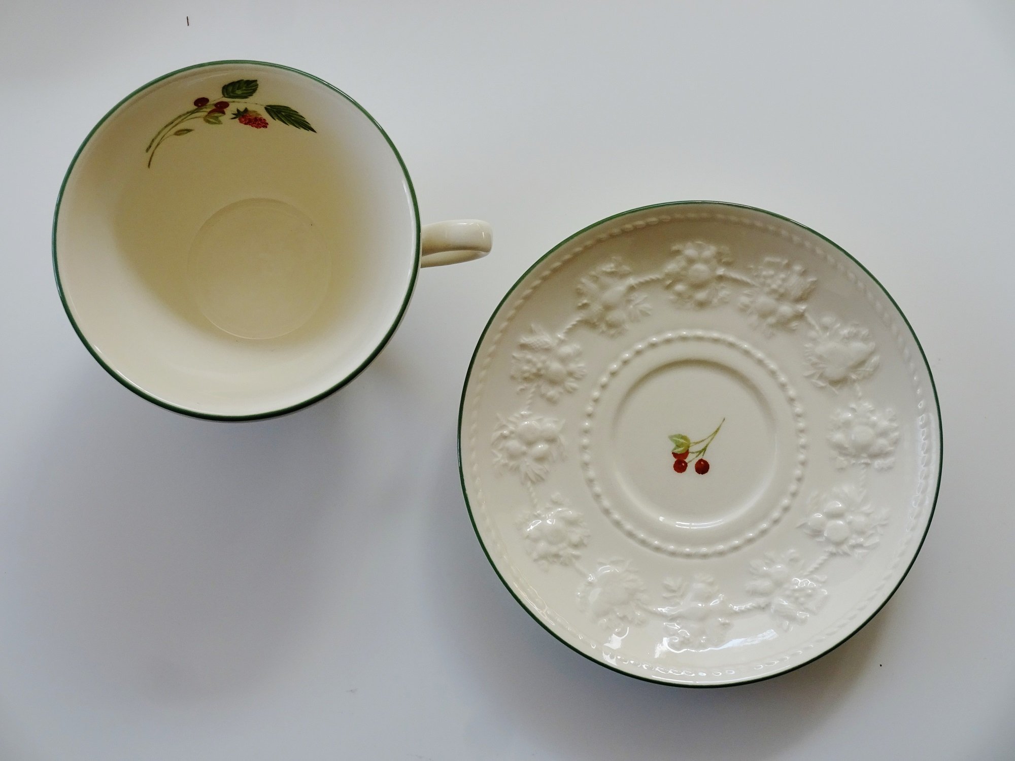 Amazon｜ウェッジウッド（Wedgwood）フェスティビティ ラズベリー 2人