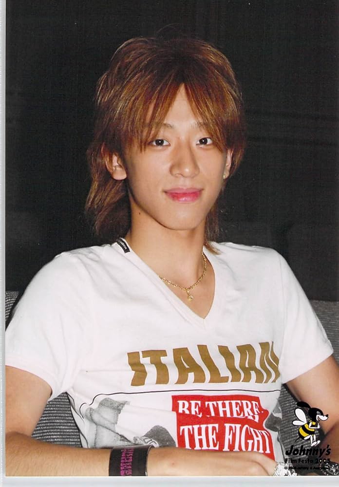 Amazon.co.jp: NEWS・・【公式写真】・小山慶一郎・ 生写真【スリーブ