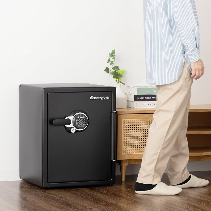 Amazon｜SENTRY (セントリー) 1時間耐火・耐水金庫 56.6L A4ファイル