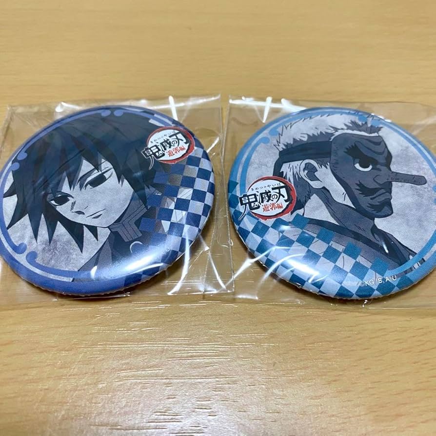 Amazon | 鬼 滅 冨岡義勇 鱗滝左近次 缶バッジ 2点セット | バッジ