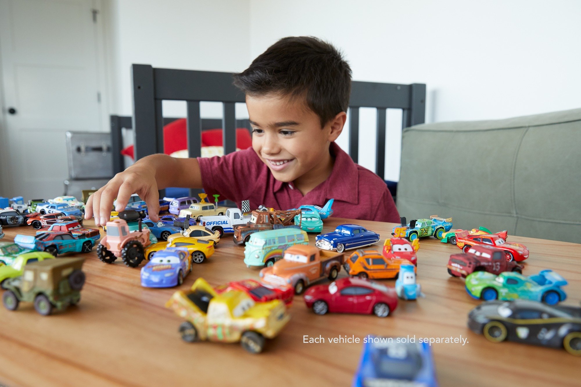 Disney/Pixar Cars Deluxe Dinoco 400 Series Van Scanlane RV