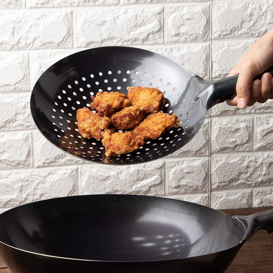 Amazon｜遠藤商事 業務用 穴明北京鍋 33cm 鉄 日本製 APK17033｜中華鍋