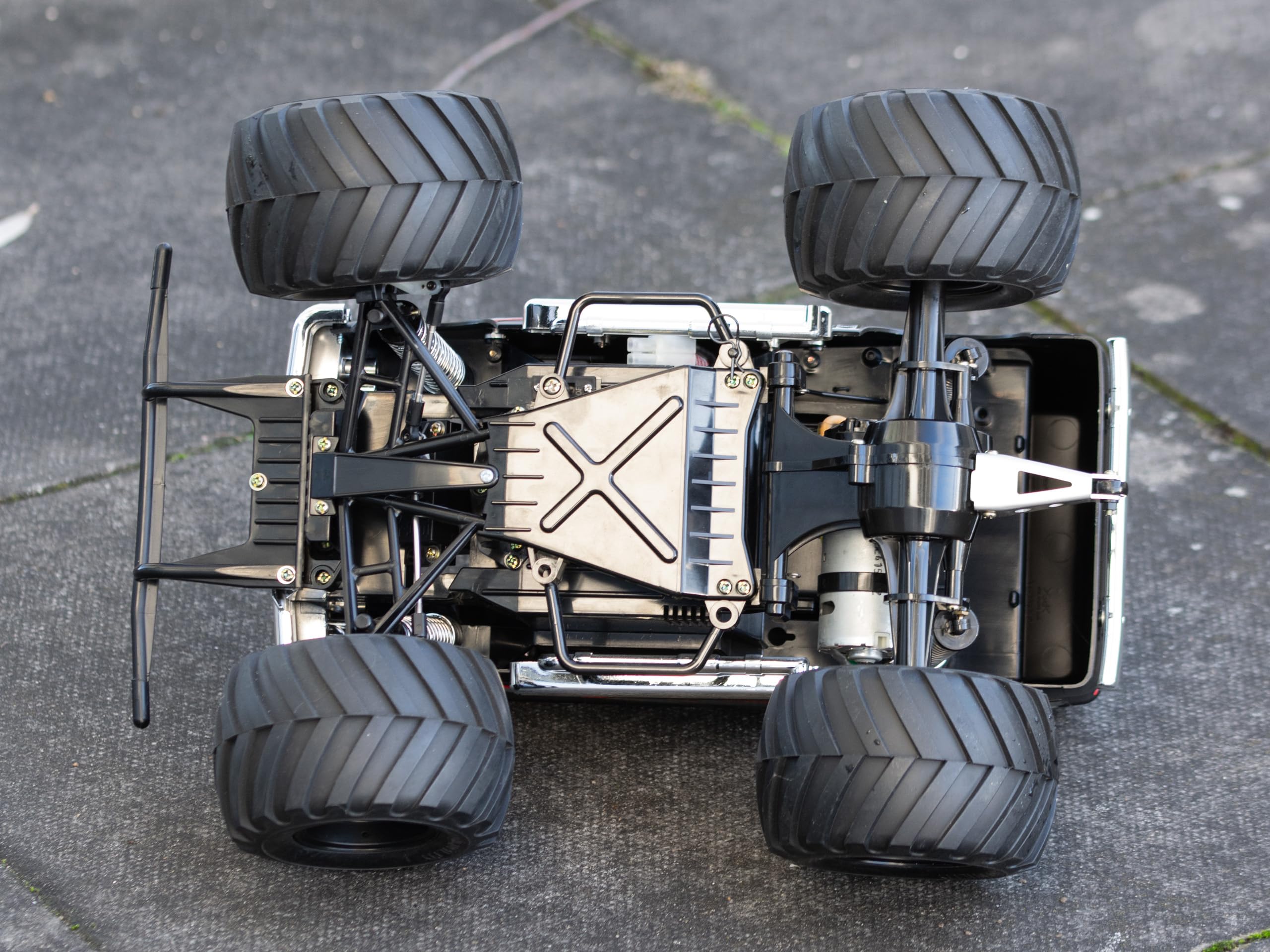 Amazon.com: TAMIYA America, Inc 1/12 Lunch Box Monster Truck Kit