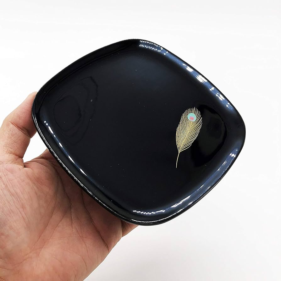 Amazon.co.jp: 輪島塗 銘々皿 5客揃 くつわ型 黒 孔雀の羽根沈金 WA5-7