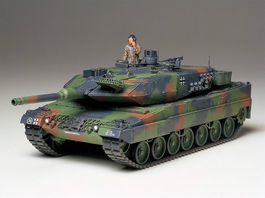 Amazon.com: Tamiya 1:35 35242 German Army Leopard 2 A5 (1) : Arts