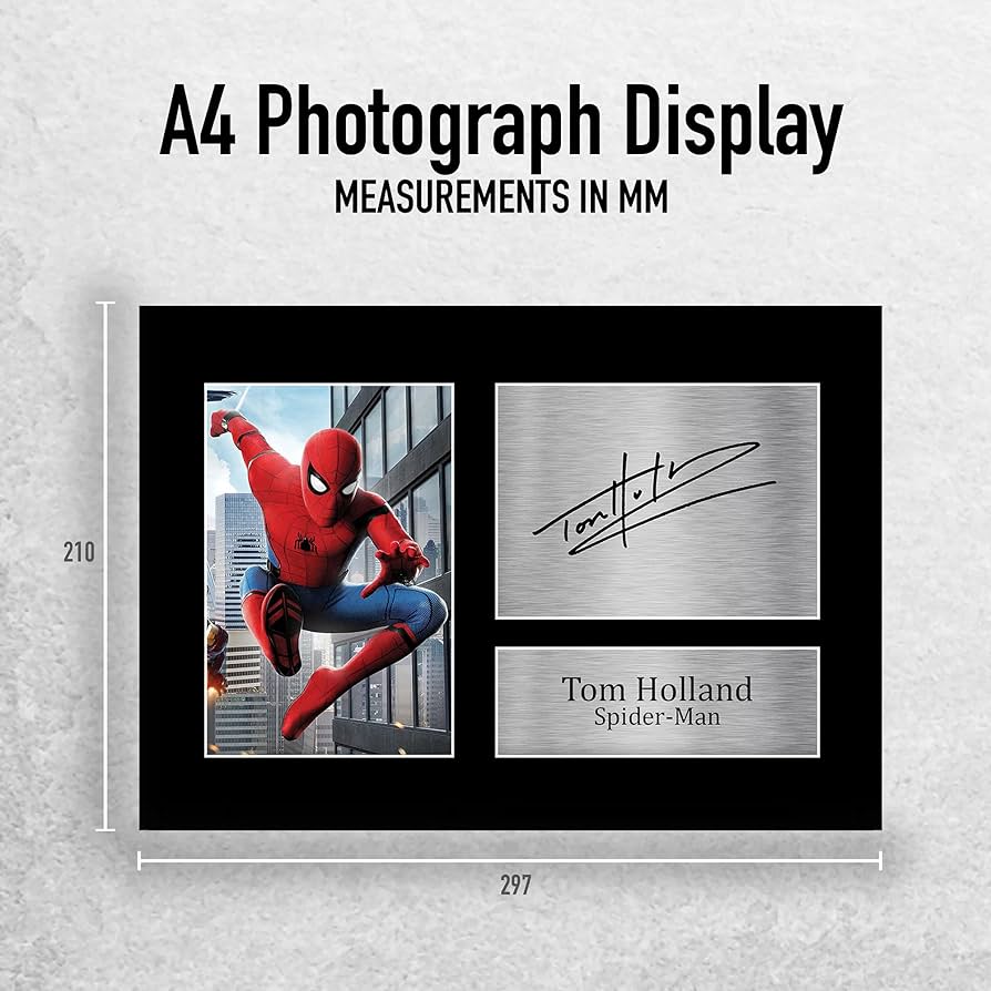 Amazon｜HWC Trading Tom Holland ギフト サイン入り A4サイズ サイン
