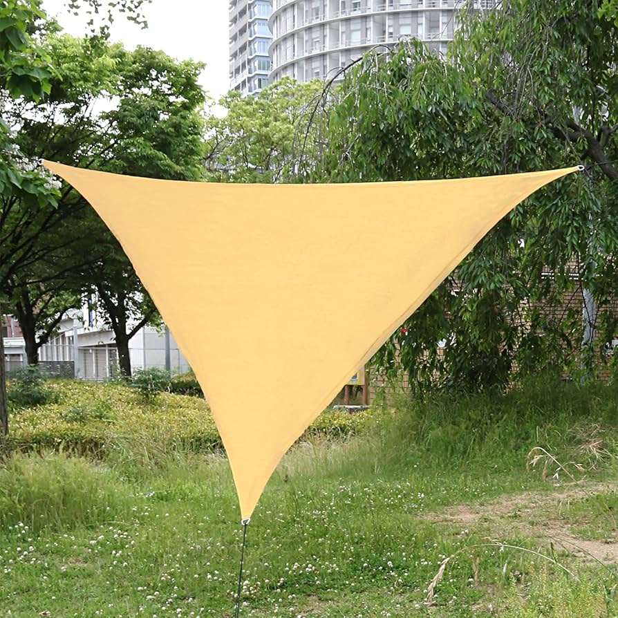 Amazon.co.jp: アストロ 三角シェード イエロー 約3×3×3m ポリエチレン