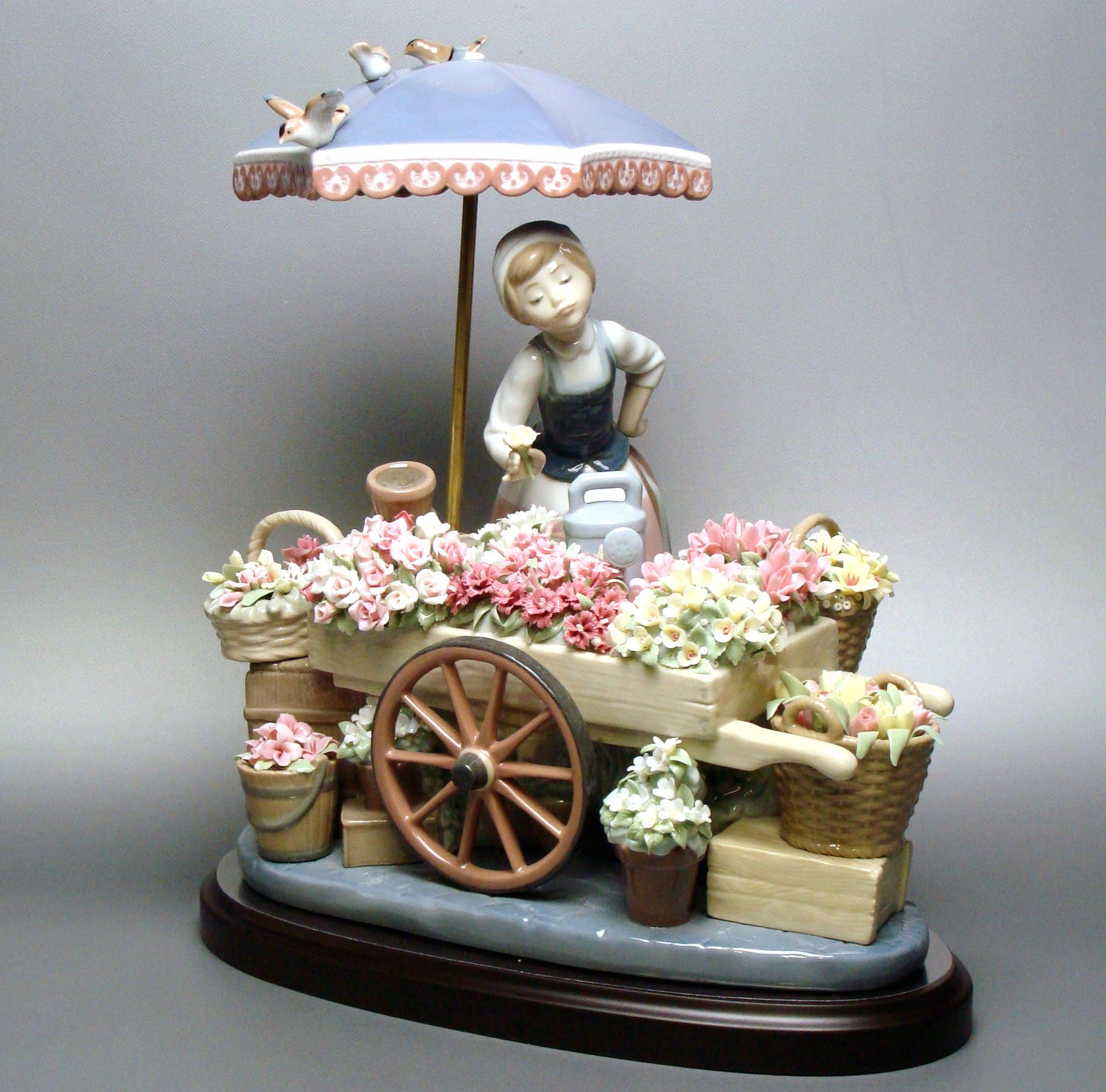 Amazon.co.jp: リヤドロ(LLADRO) 1454 公園通りの花屋さん(台座付