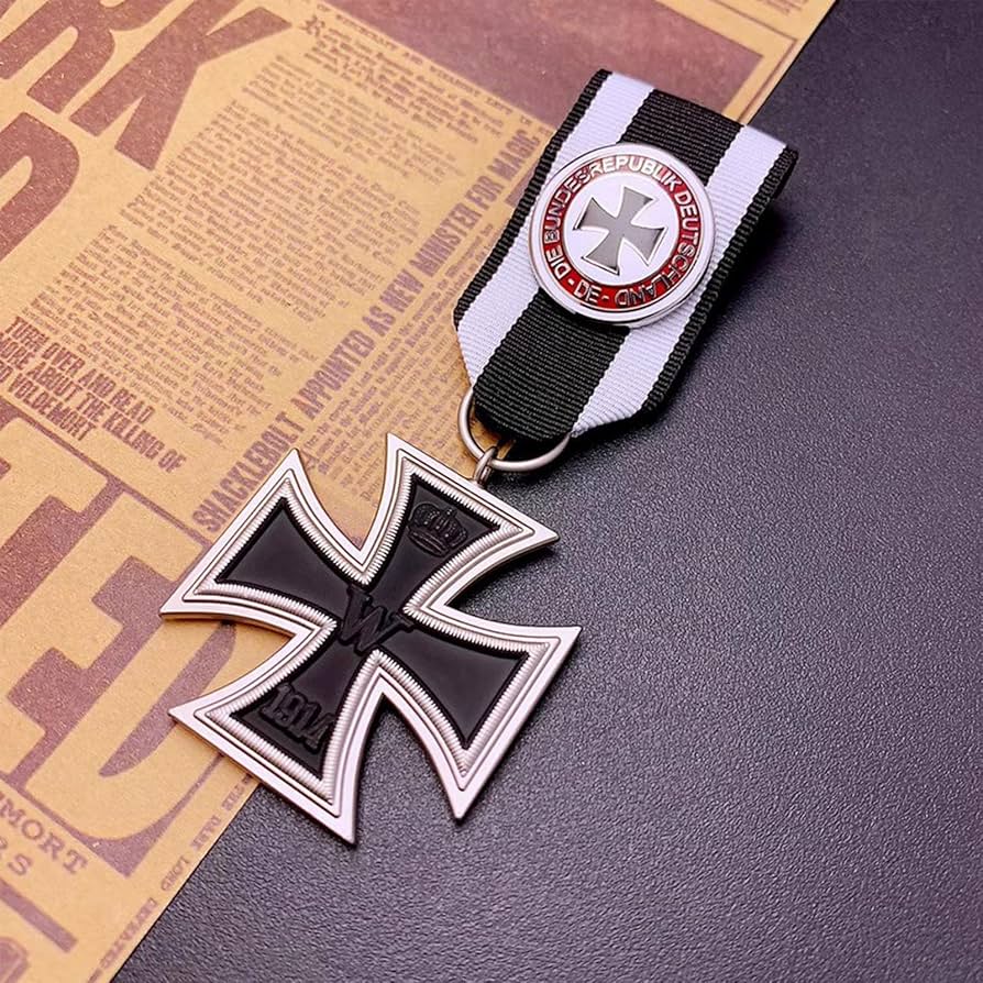 Amazon.co.jp: JIWURDKD(小さな店) ドイツ鉄十字勲章、バッジブローチ