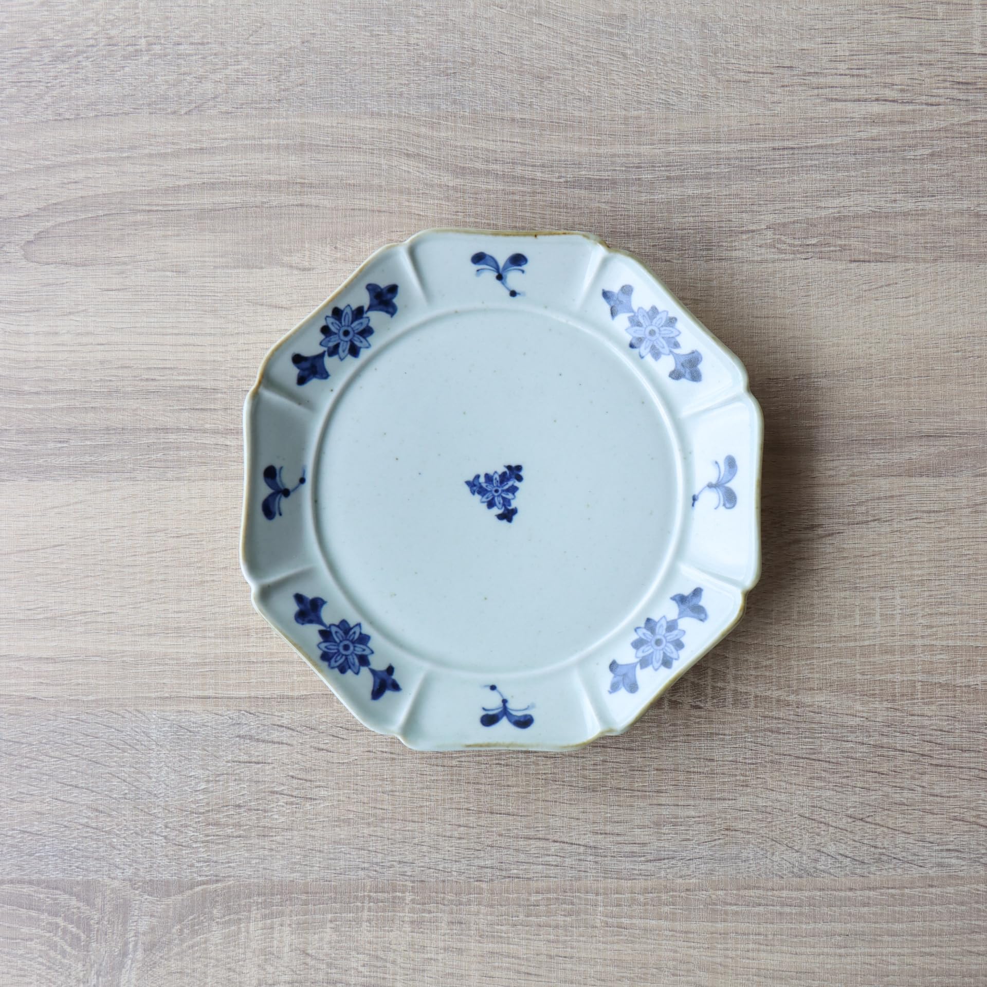 Amazon | 波佐見焼 陶房青 古染花八方 緑青磁 7寸皿 プレート 陶磁器