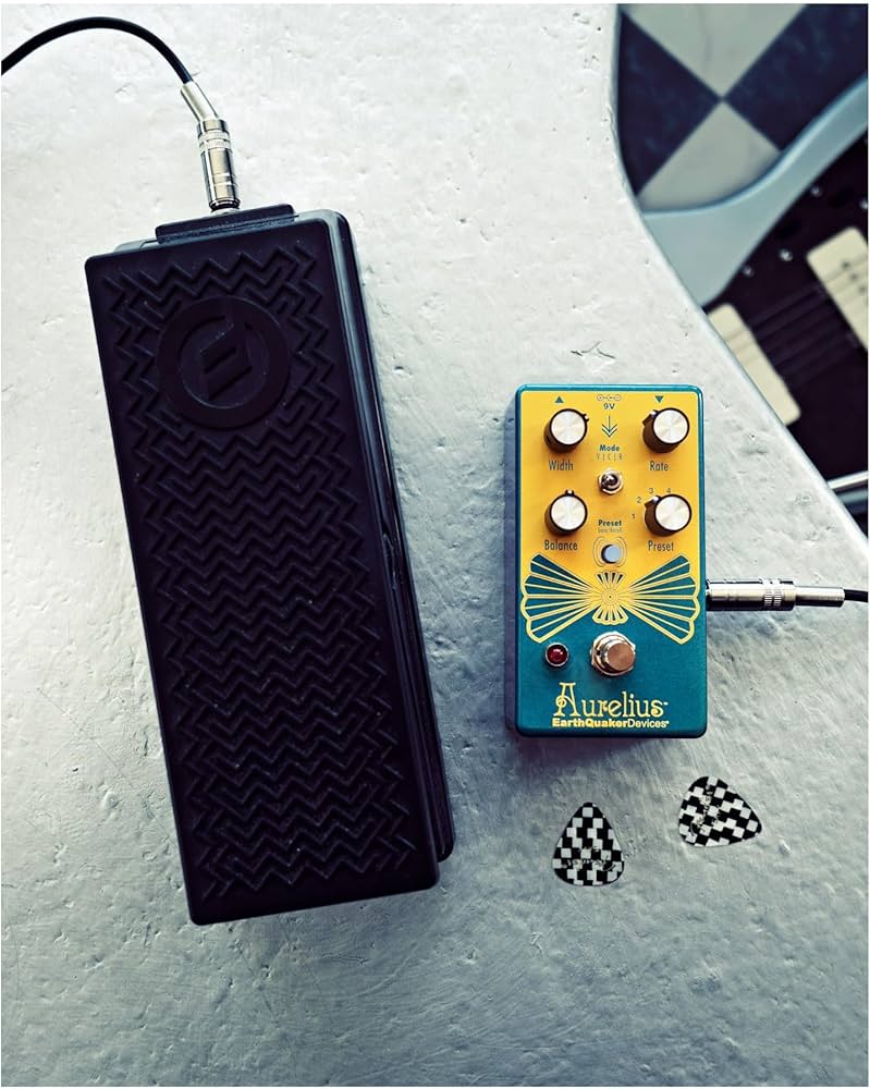 Amazon.com: EarthQuaker Devices Aurelius Tri-Voice Chorus Pedal
