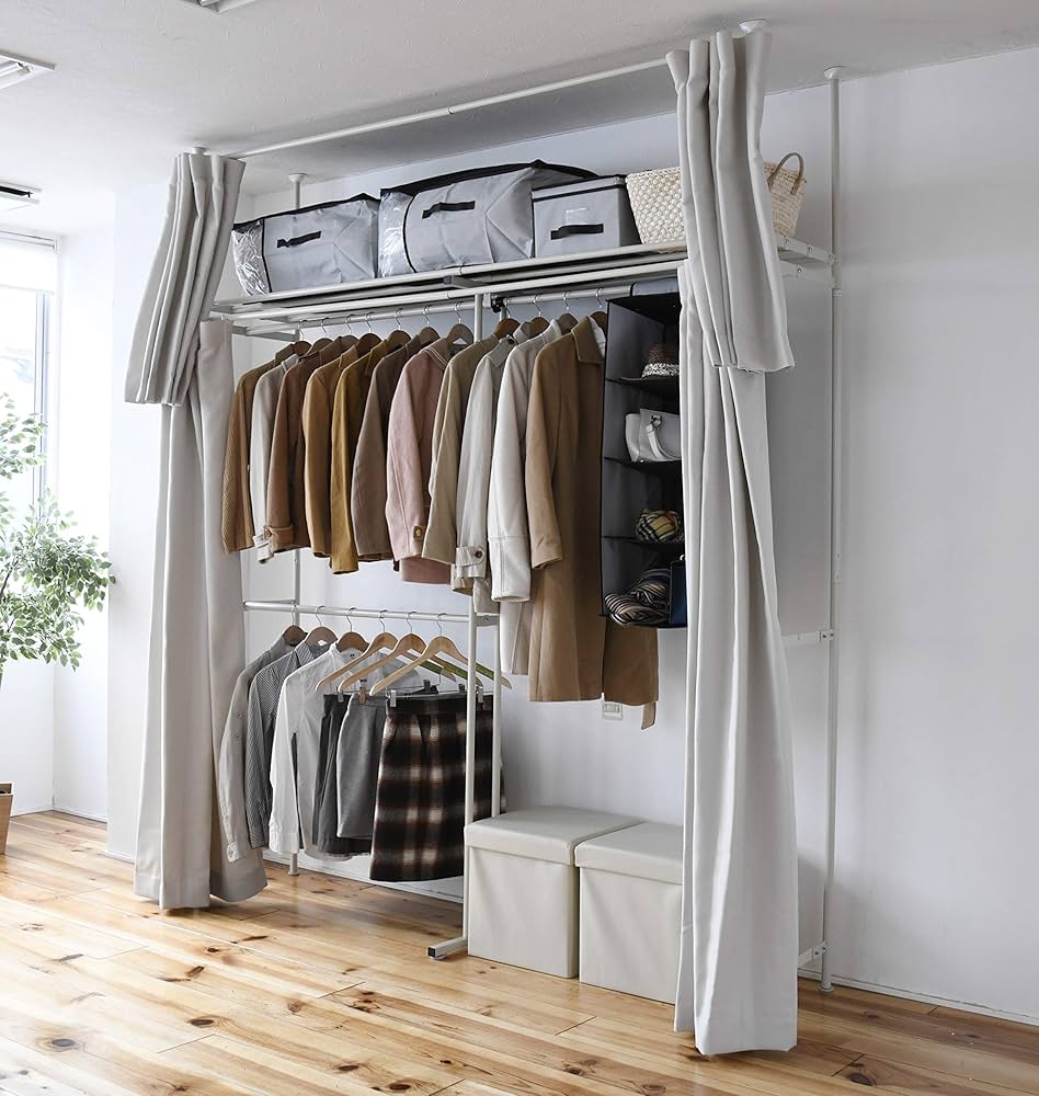 Amazon｜伸縮式突っ張り クローゼットハンガー ワイド カーテン付 大量