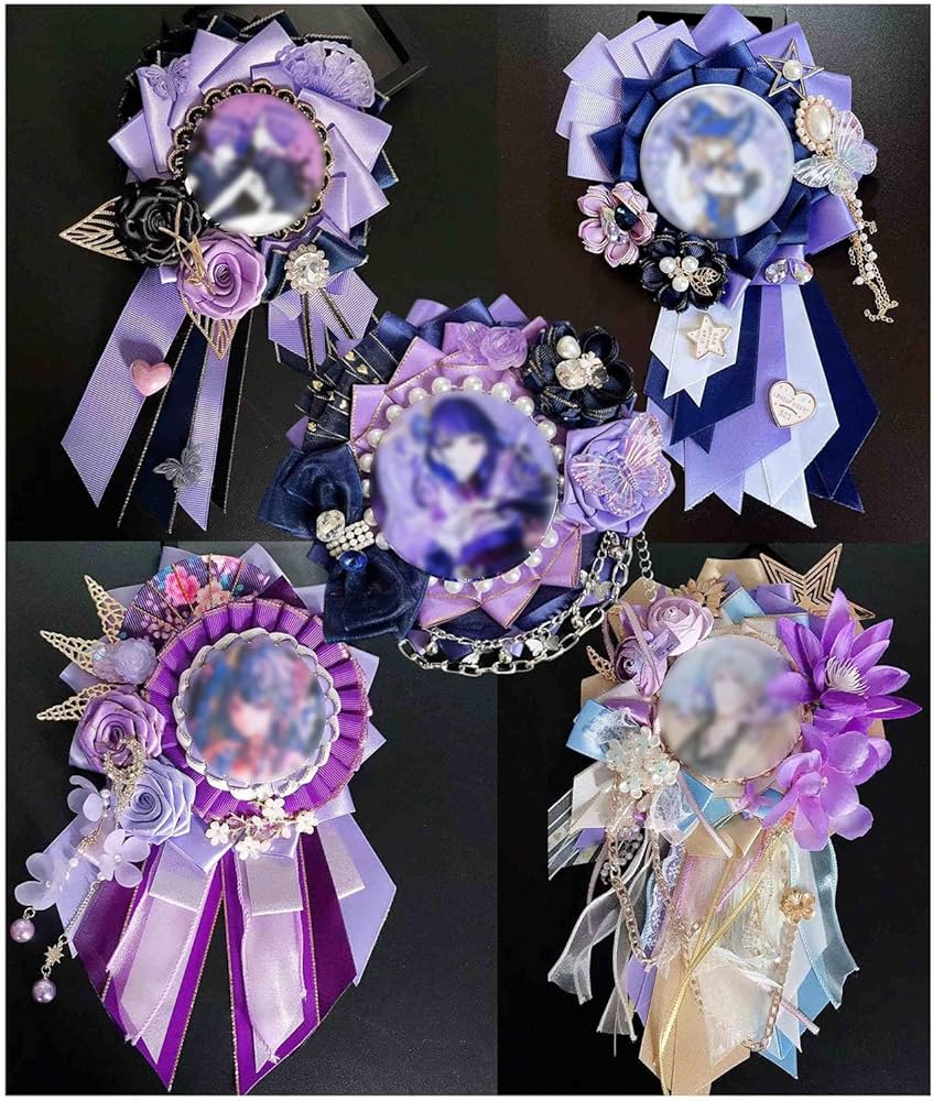 Amazon | 缶バッジロゼット 75mm/58mm 紫 リボン 羽 チェーン バラ