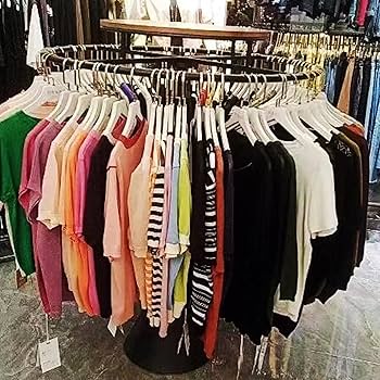 Amazon｜金属床ハンガー、ブティック用の頑丈な回転式円形衣類ラック