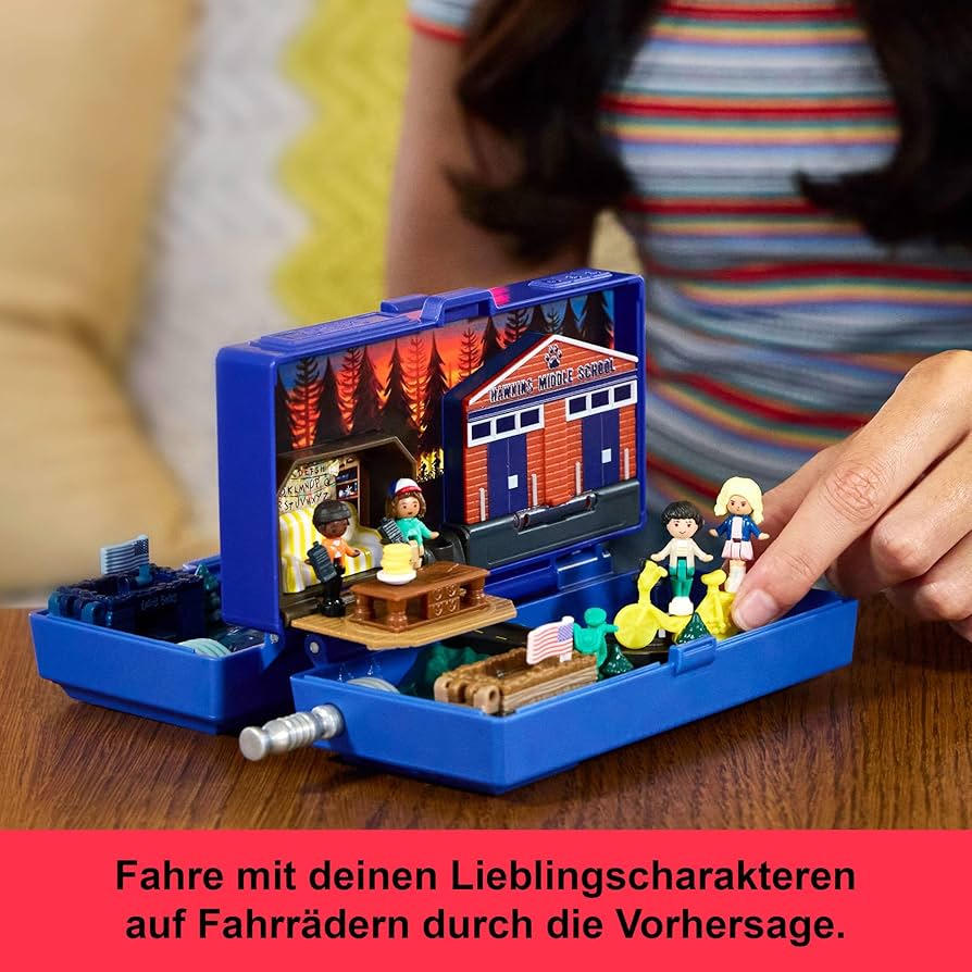 Polly Pocket Collector Playset, Stranger Things Compact with 6