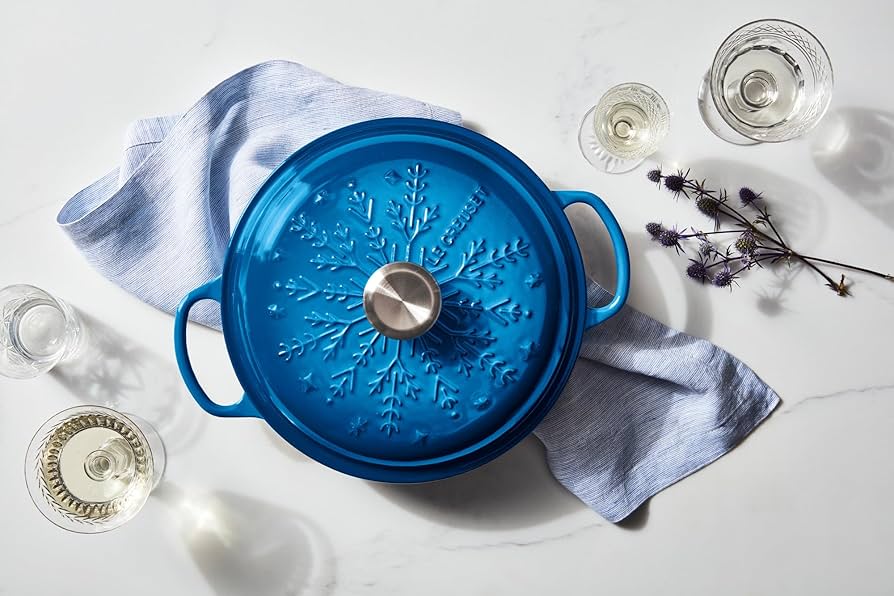 Amazon.com: Le Creuset Noël Collection Signature Enameled Cast