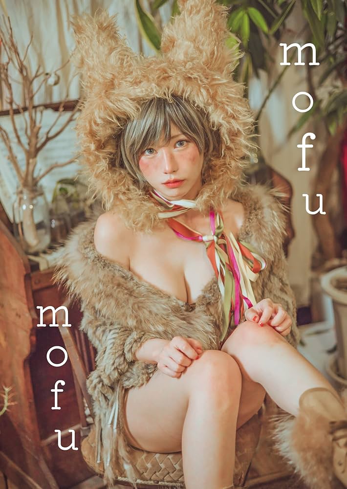 Amazon.co.jp: 【公式】えなこ写真集「mofumofu」 : えなこみゅ: 本