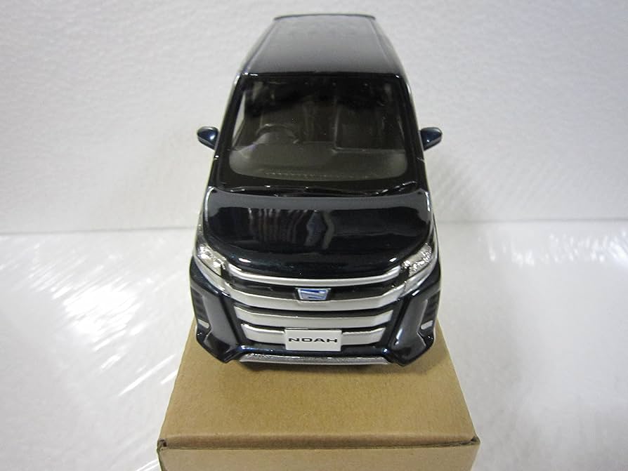 Amazon | トヨタ 1/30 オフィシャルミニカー 新型ノア NOAH カラー