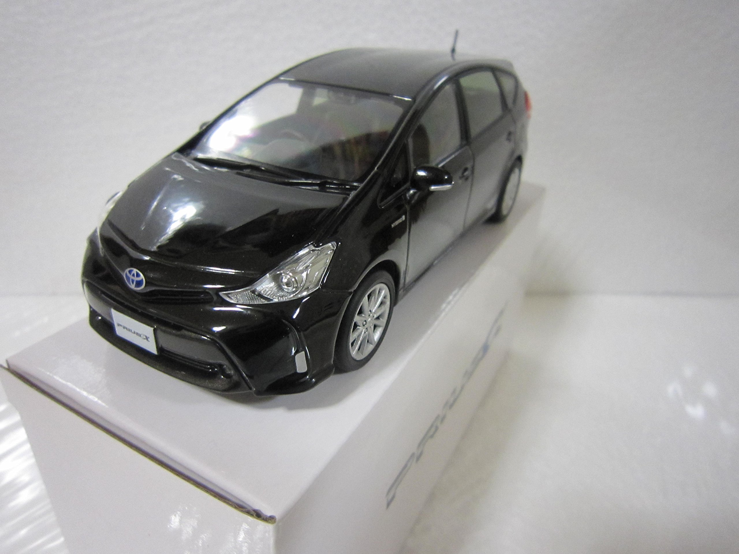 Amazon | トヨタ 1/30 オフィシャルミニカー プリウスα 後期 カラー