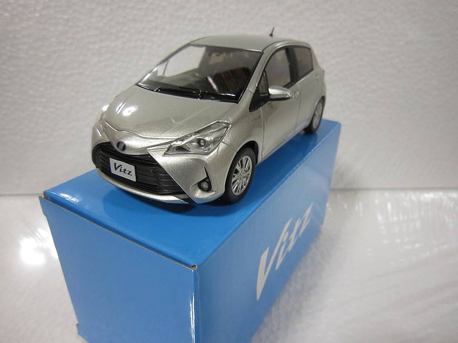 Amazon | トヨタ 1/30 新型ヴィッツ Vitz ハイブリッド仕様