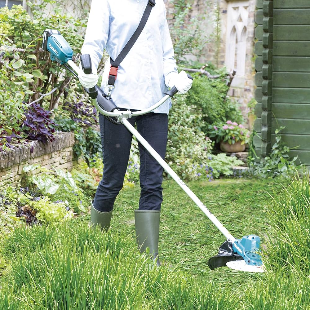 Amazon | マキタ 充電式草刈機18V 刈込幅230mmチップソー付 Uハンドル