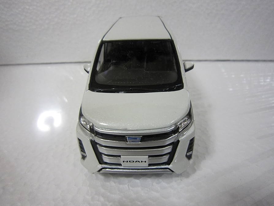 Amazon | トヨタ 1/30 オフィシャルミニカー 新型 ノア NOAH カラー