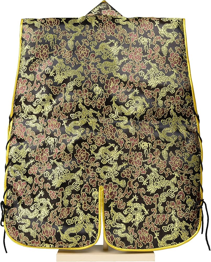 Amazon | 五月人形 陣羽織 金襴 烏帽子ハチマキ付 飾り台付セット (D