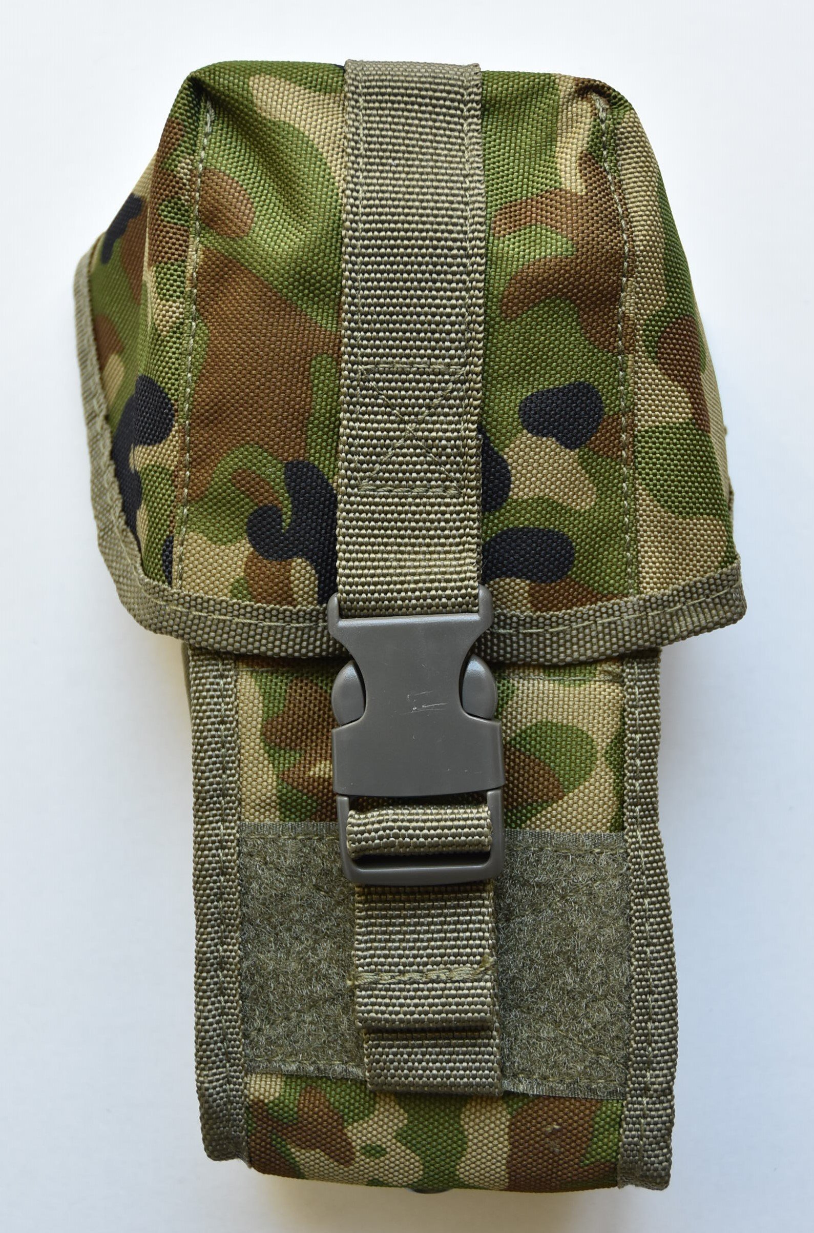 Amazon.co.jp: 自衛隊 迷彩 マガジンポーチ 3連 89式小銃 30発マガジン