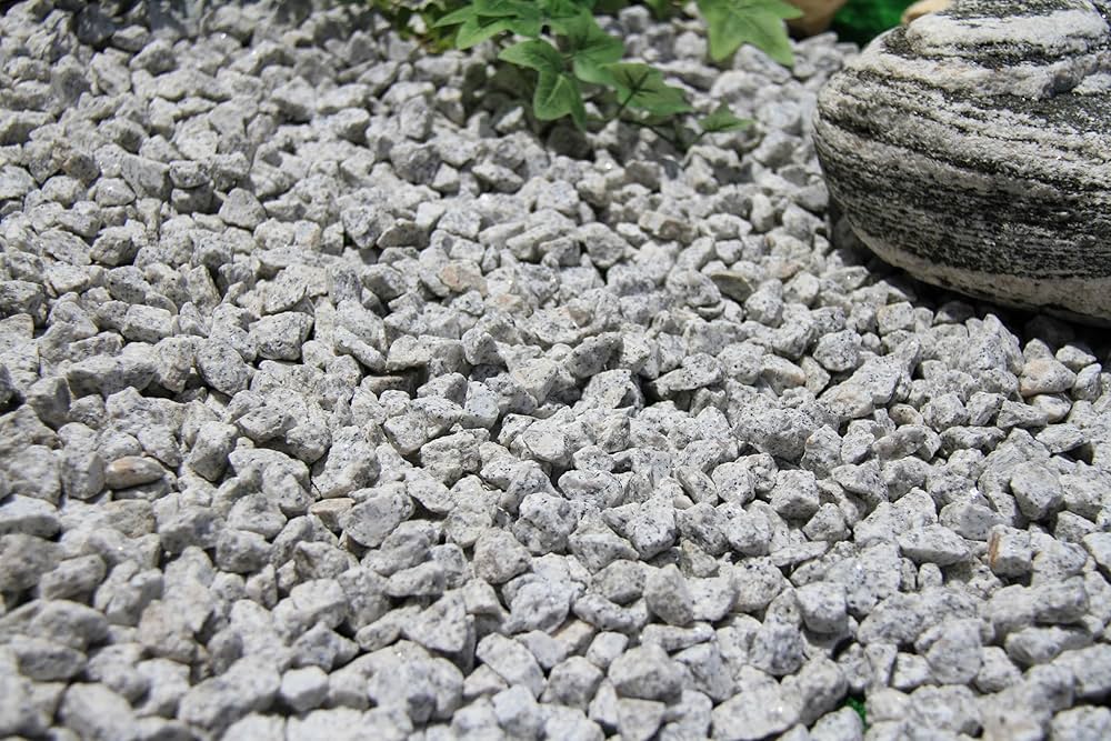 Amazon.co.jp: 庭石 砕石グレー系御影砂利 天然石 和風庭園 枯山水白川