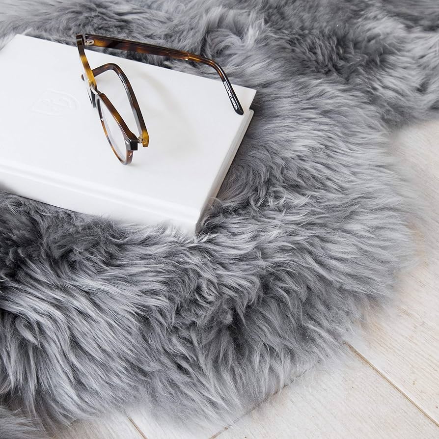 Amazon | 高級ムートンラグ 4匹サイズ ムートンフリース
