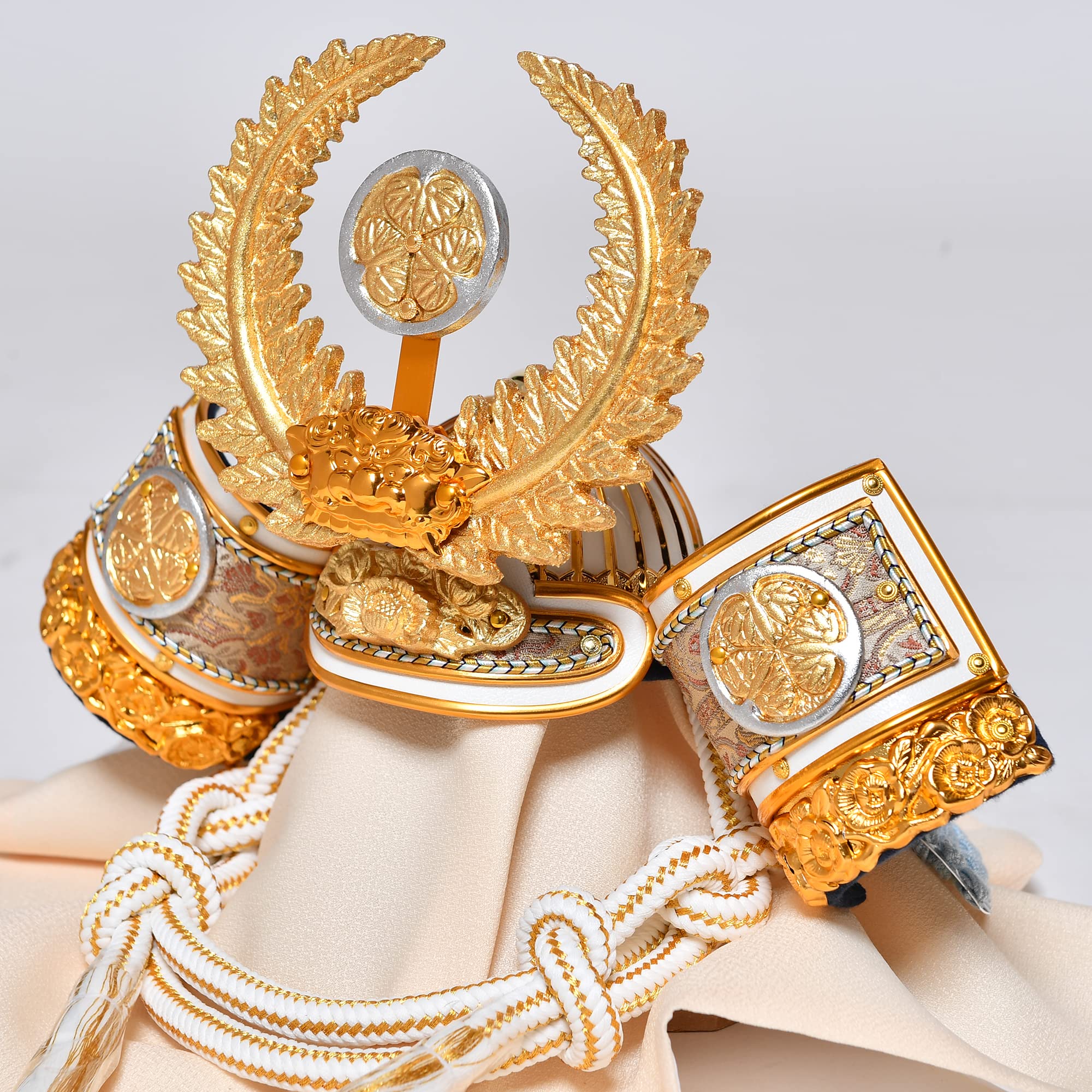 Amazon.co.jp: 【武将兜】【コンパクト収納兜】10号白鉢徳川家康公兜