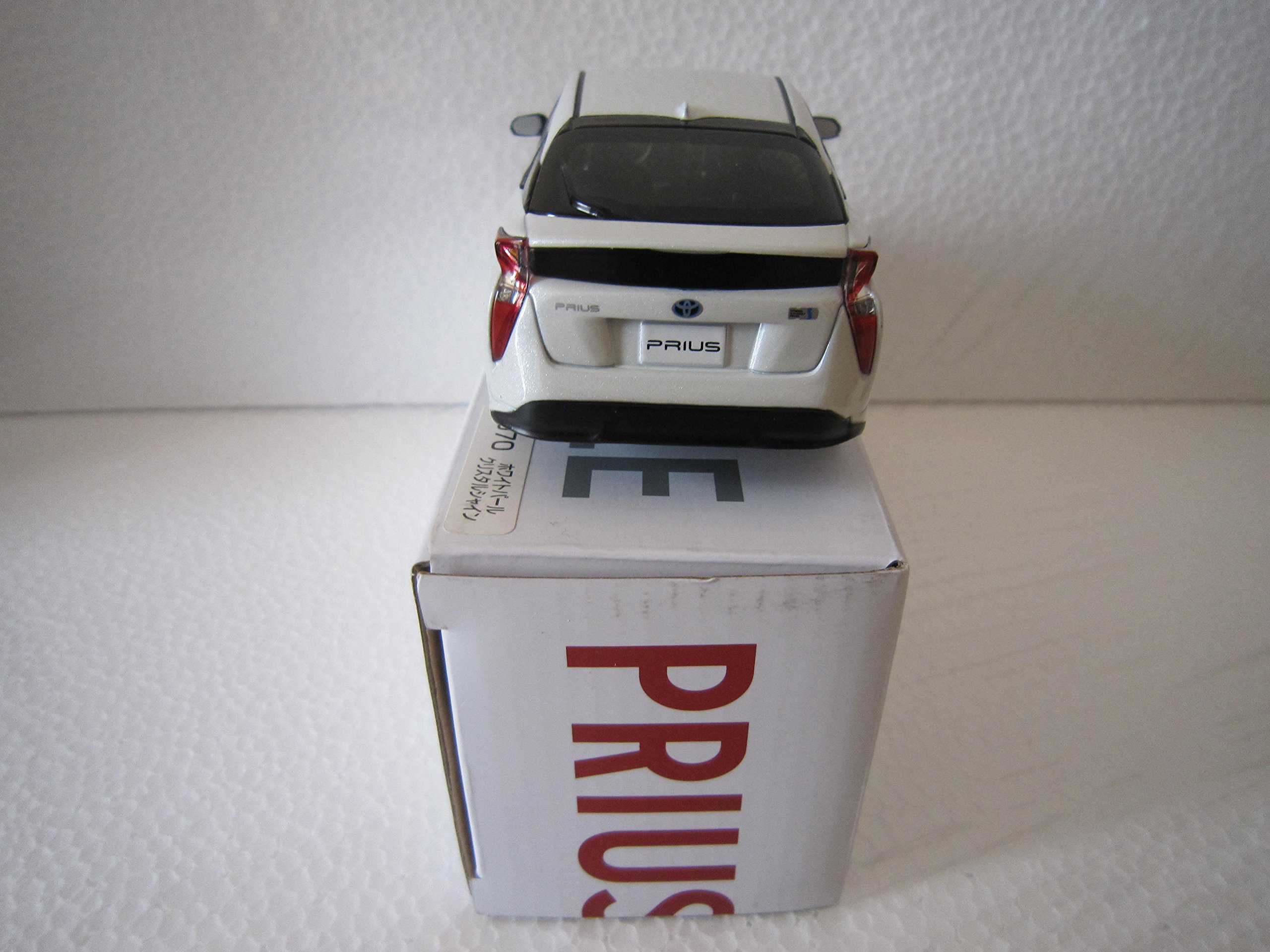 Amazon.co.jp: トヨタ 1/30 オフィシャルミニカー 新型プリウス カラー