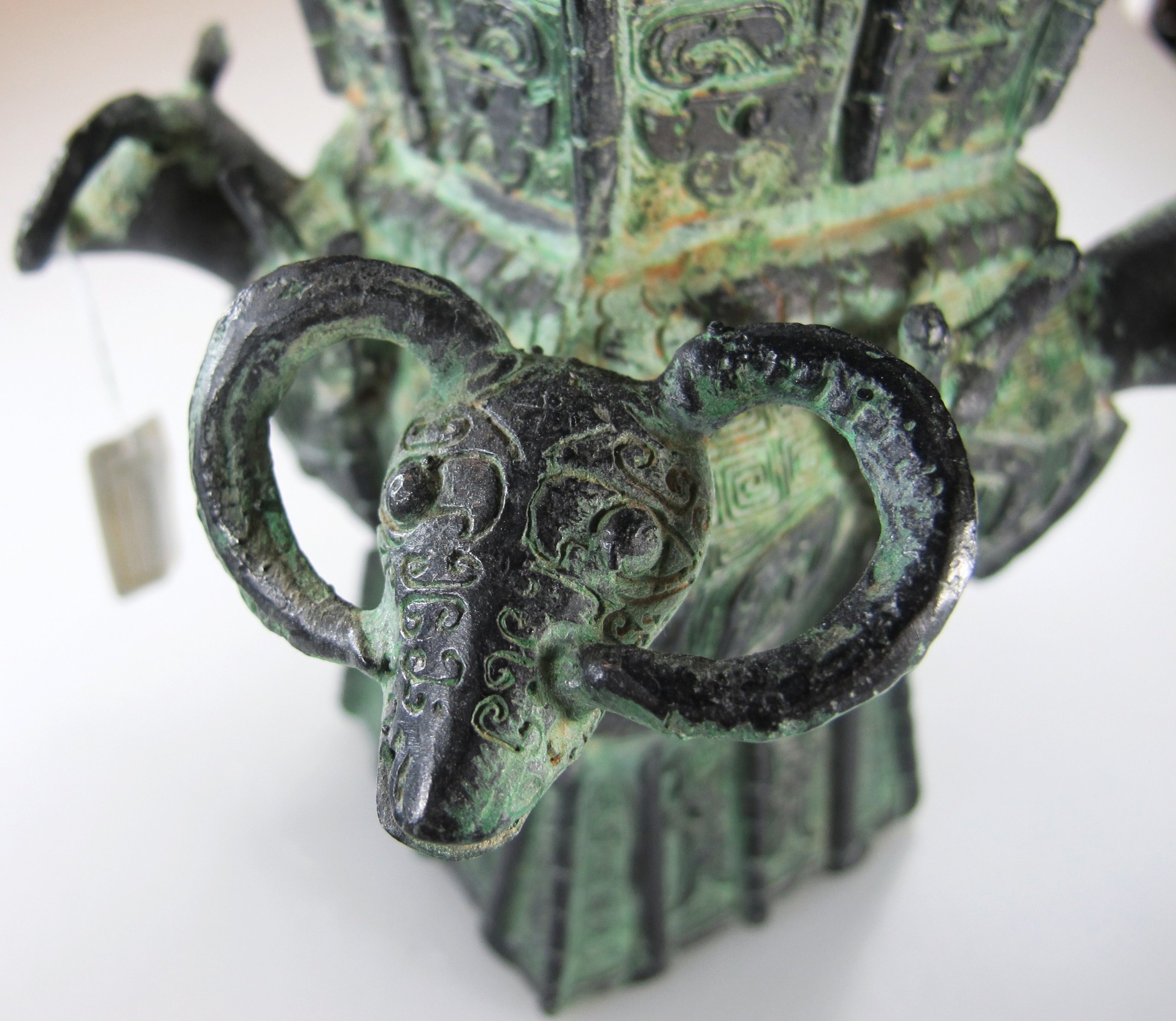 Amazon.co.jp: 青銅器 骨董複製品 四羊方尊 KZ-S-016 : ホーム＆キッチン