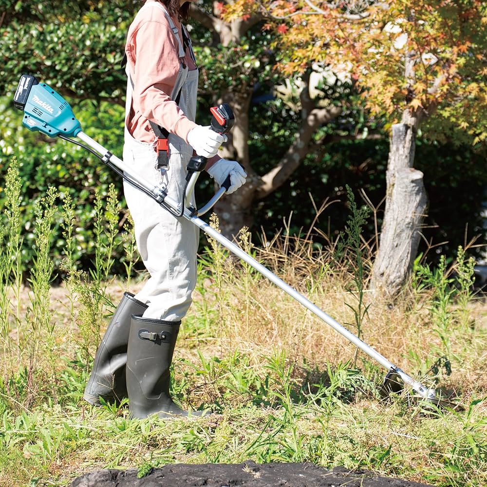 Amazon | マキタ(Makita) 充電式草刈機 18V3Ah バッテリ・充電器付